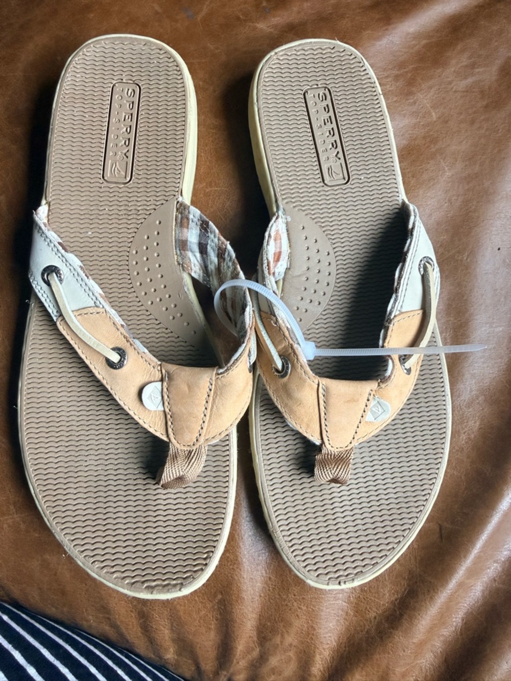 Sperry Brown and Beige Leather Thong Sandals with Plaid Lining